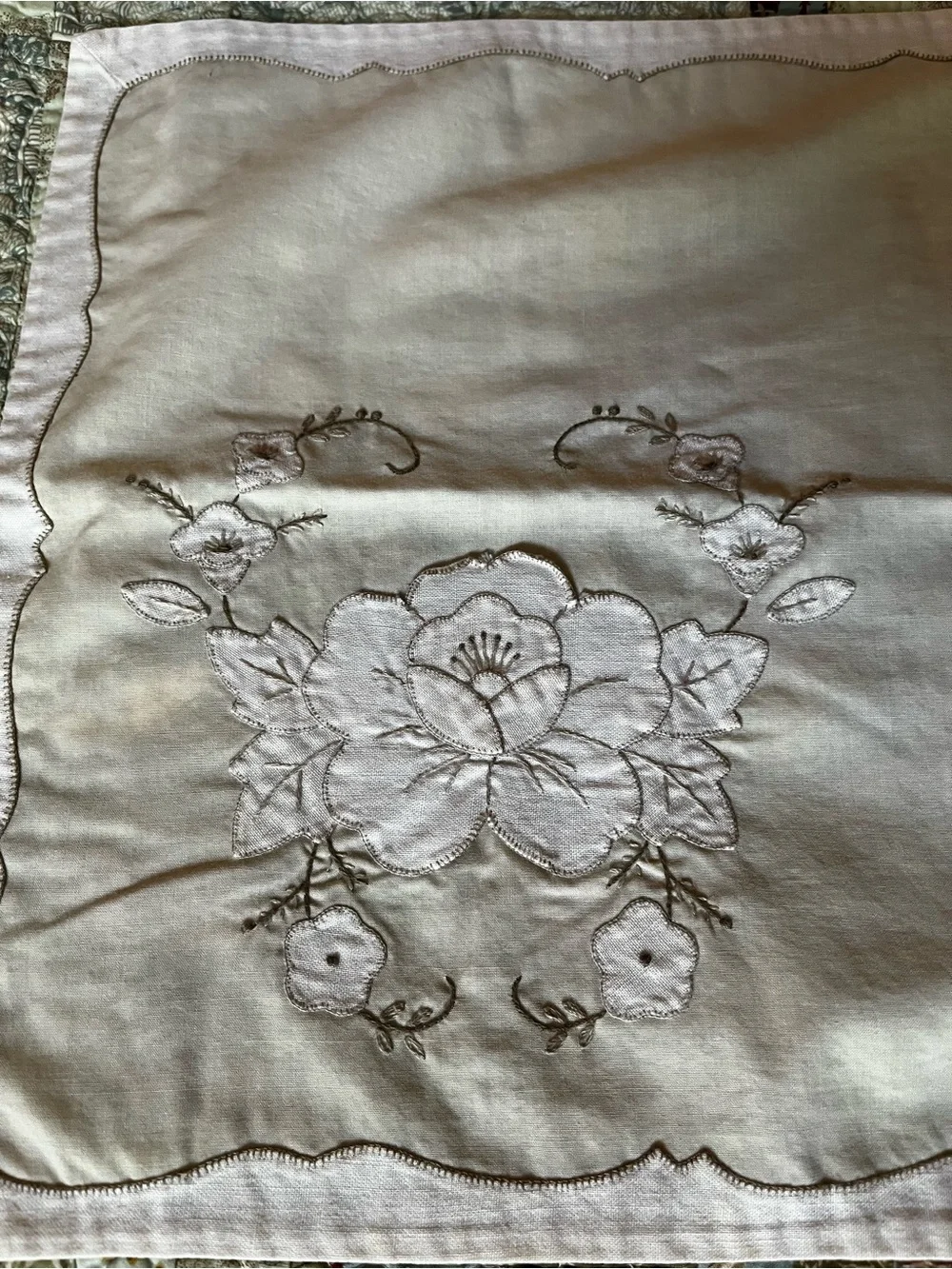 Embroidered Floral Cotton Napkins - White and Cream (Set of 4)